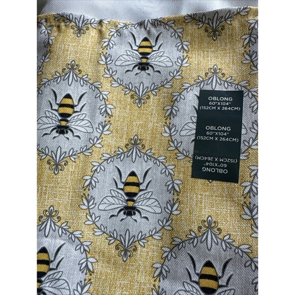 The Farmhouse  by Rachel Ashwell Oblong Bee Table Cloth 60x104  And 4 Napkins - Picture 2 of 5